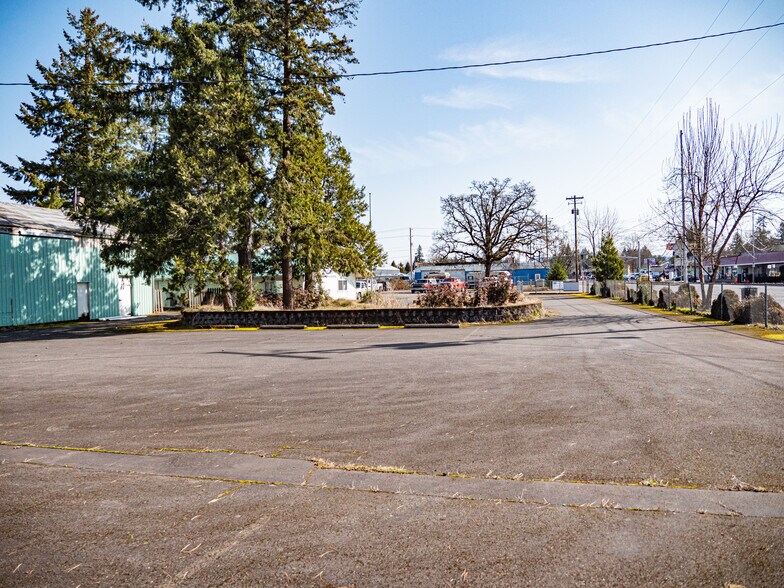 More Photos Of 1744 Main St, Sweet Home Warehouse For Sale