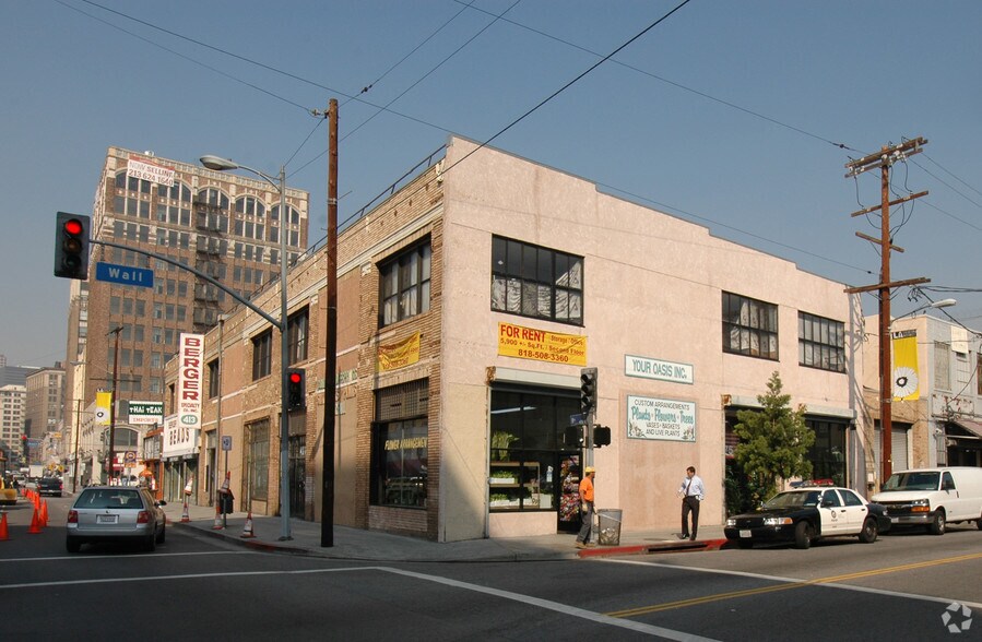 More Photos Of 417 E 8th St, Los Angeles Light Manufacturing For Lease