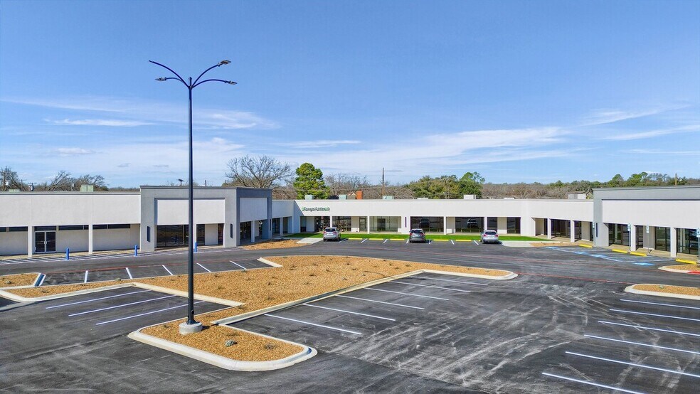 More Photos Of 215-220 Sunset Blvd, Sherman Storefront For Lease