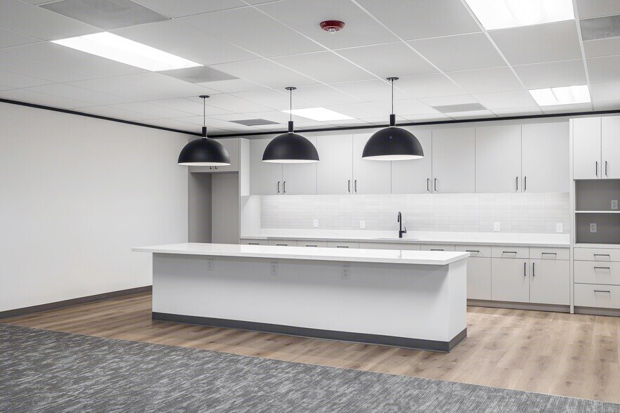 More Photos Of 8200 N Mopac Expy, Austin Unknown For Lease