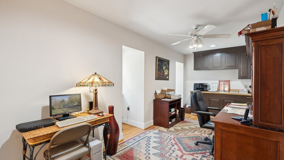 More Photos Of 5309 S Seminole Trl, Madison Storefront For Sale