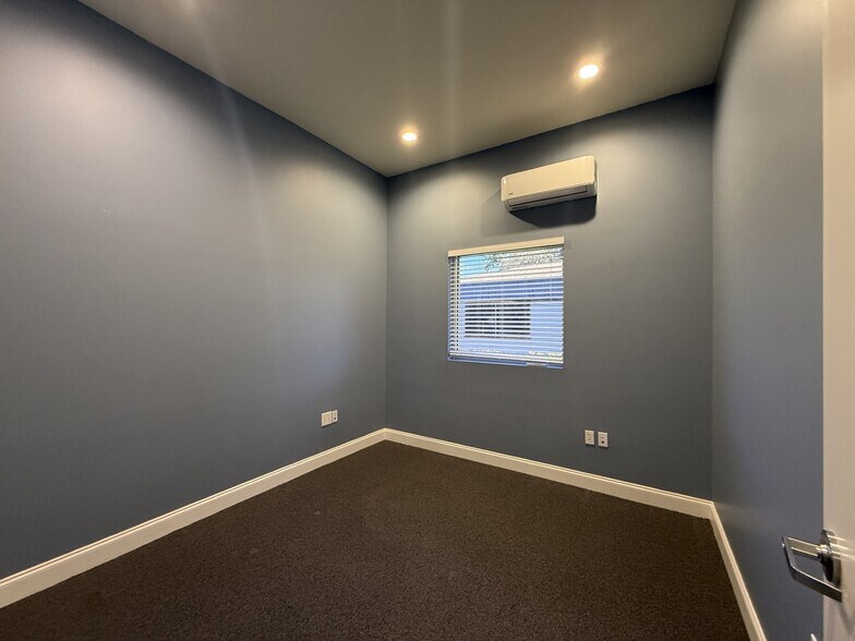 More Photos Of 90 Fox Ridge Ct, DeBary Office For Sale