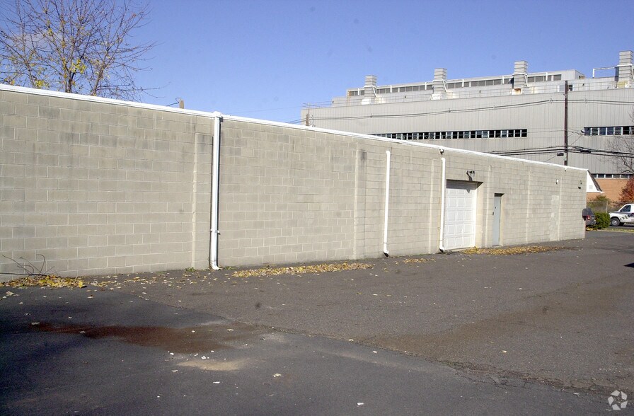 More Photos Of 1525 Parkway Ave, Trenton Manufacturing For Lease