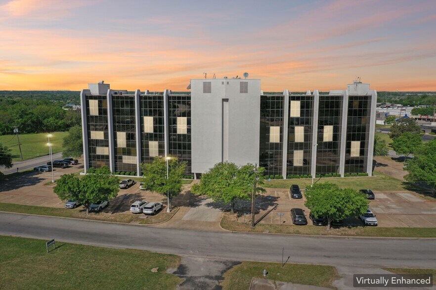 More Photos Of 1800 Teague Dr, Sherman Office For Sale