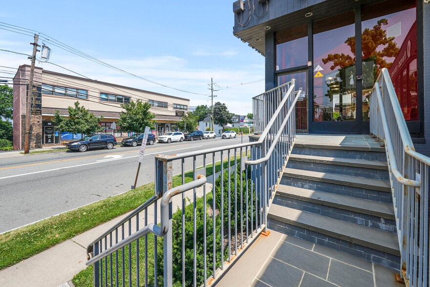 More Photos Of 530-540 Bergen Blvd, Ridgefield Office For Sale