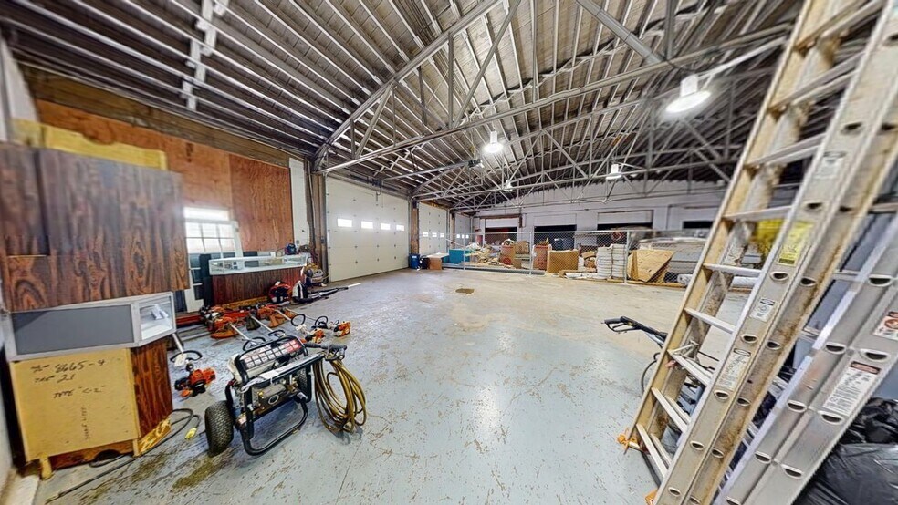More Photos Of 1335 W Andrew Johnson Hwy, Morristown Flex For Sale