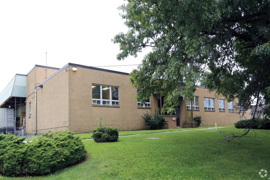More Photos Of 160 E Essex Ave, Avenel Warehouse For Lease
