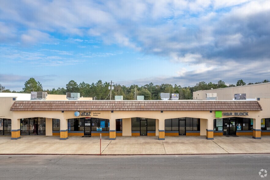 More Photos Of 6209 US-90, Milton Supermarket For Lease