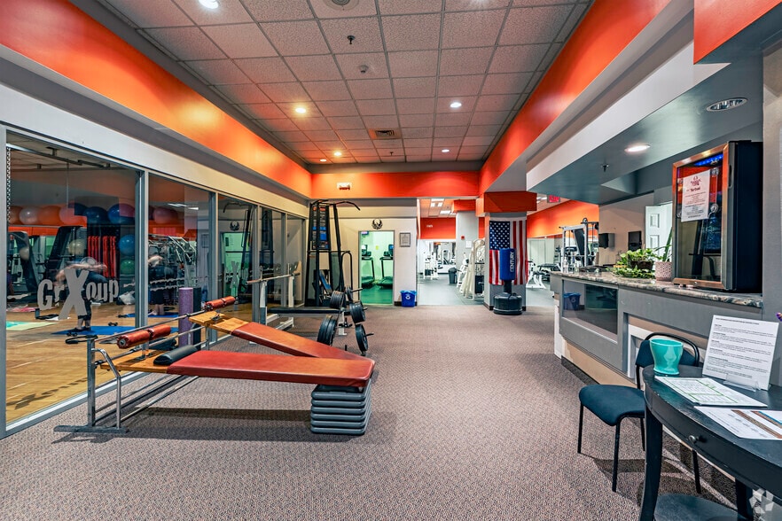 More Photos Of 1 Blue Hill Plz, Pearl River Unknown For Lease