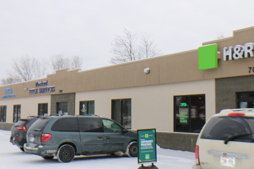 Primary Photo Of 705-709 W Main St, Wautoma Medical For Lease