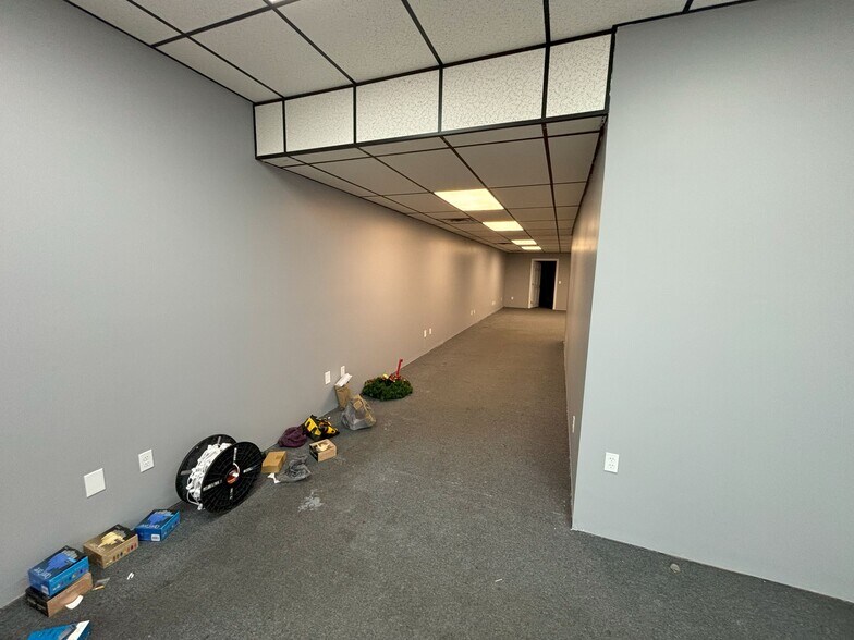 More Photos Of 40 Monument Sq, Urbana General Retail For Sale