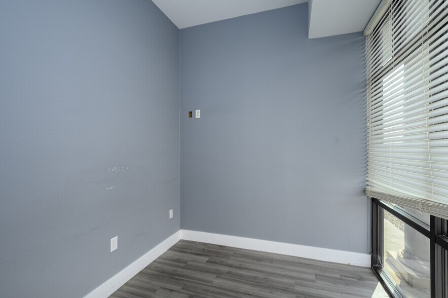 More Photos Of 1701 N US Highway 75, Sherman Medical For Lease