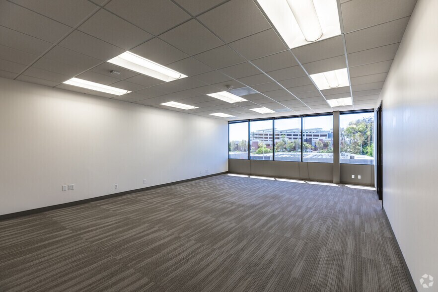 More Photos Of 5675 Ruffin Rd, San Diego Office For Lease
