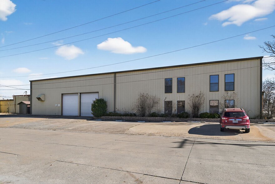 More Photos Of 1801 E College Ave, Mcalester Manufacturing For Lease
