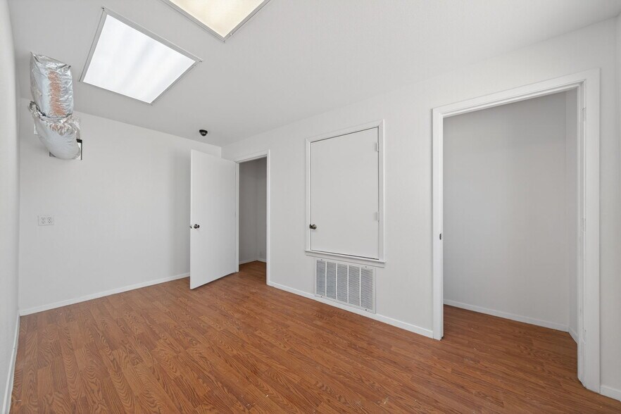 More Photos Of 3215 Zanderson Ave, Jourdanton Loft Creative Space For Lease