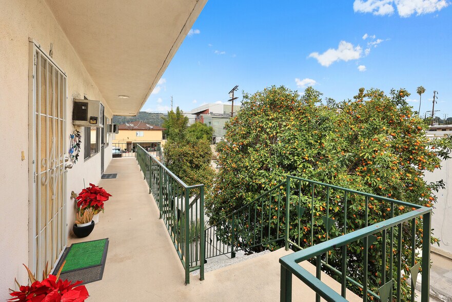 More Photos Of 2233 Addison Way, Los Angeles Apartments For Sale