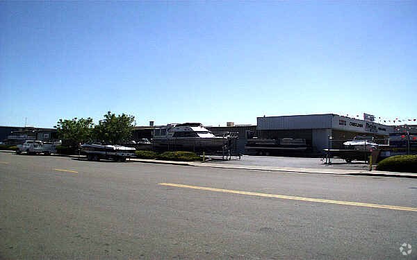 More Photos Of 820 Beckman Rd, Lodi Auto Repair For Lease