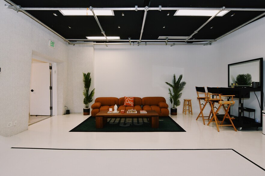 More Photos Of 1104 S Robertson Blvd, Los Angeles Office For Lease