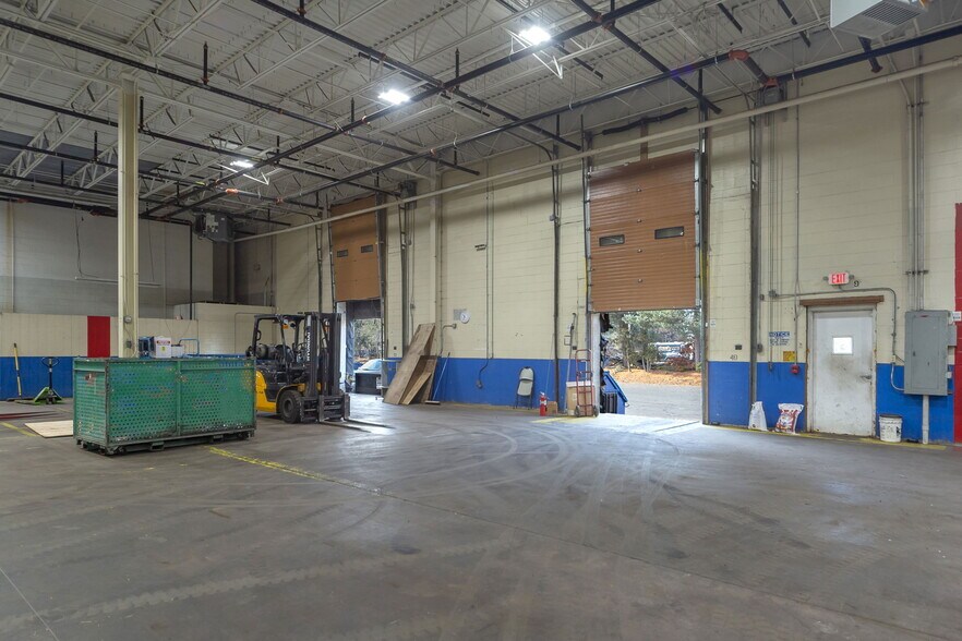 More Photos Of 609 Silver St, Agawam Warehouse For Lease