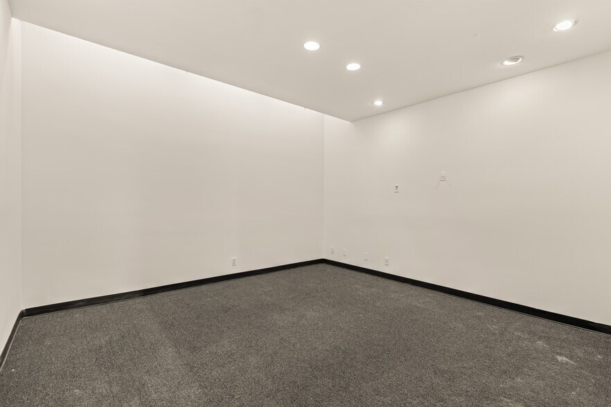 More Photos Of 2951-2953 Lincoln Blvd, Santa Monica Loft Creative Space For Sale