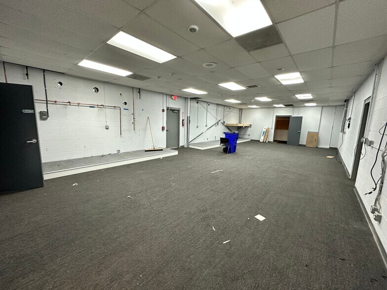 More Photos Of 269 Executive Park Dr NE, Concord Showroom For Sale