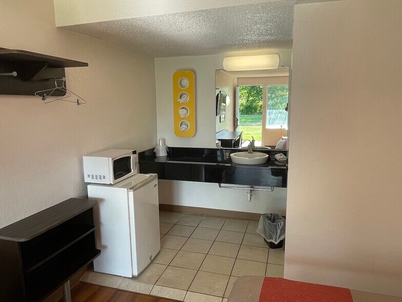 More Photos Of 2700 Curry Rd, Schenectady Hotel For Sale