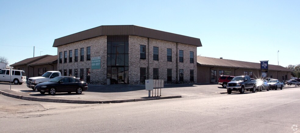 More Photos Of 7126 Eckhert Rd, San Antonio Light Manufacturing For Lease