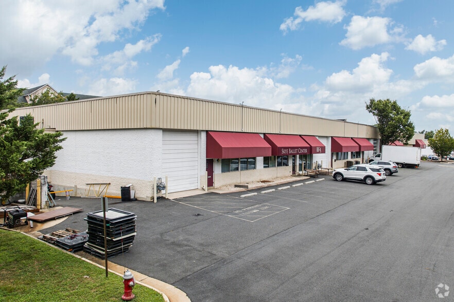 Primary Photo Of 259-271 Sunset Park Dr, Herndon Showroom For Sale