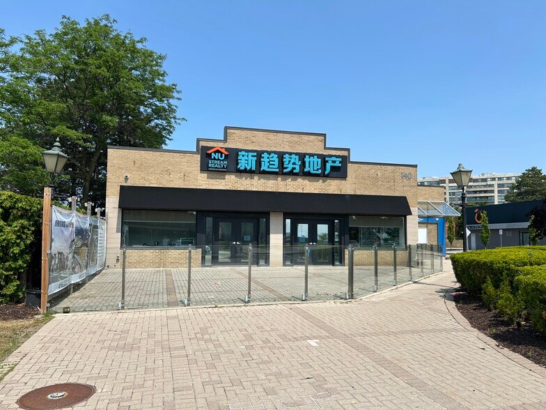 Primary Photo Of 140 York Blvd, Richmond Hill Restaurant For Lease