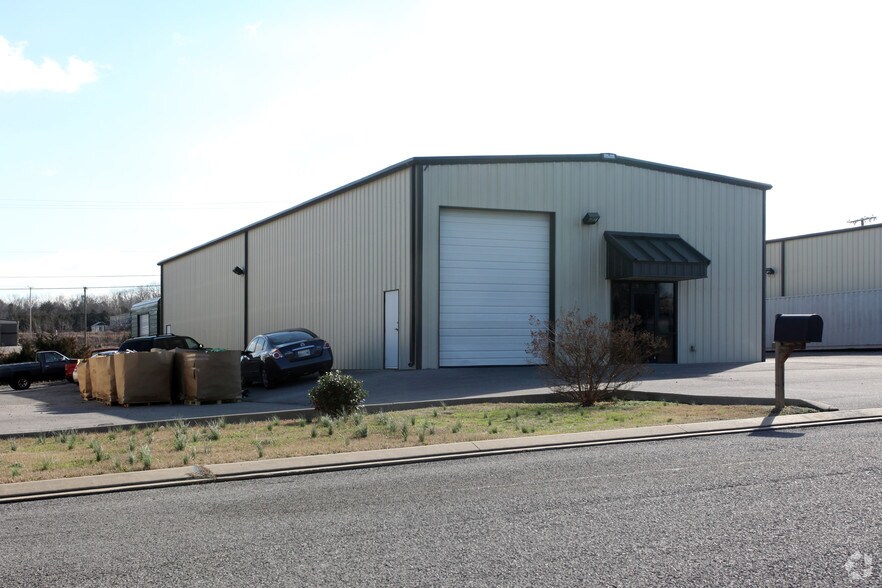 Primary Photo Of 104 Gingham Dr, La Vergne Warehouse For Lease