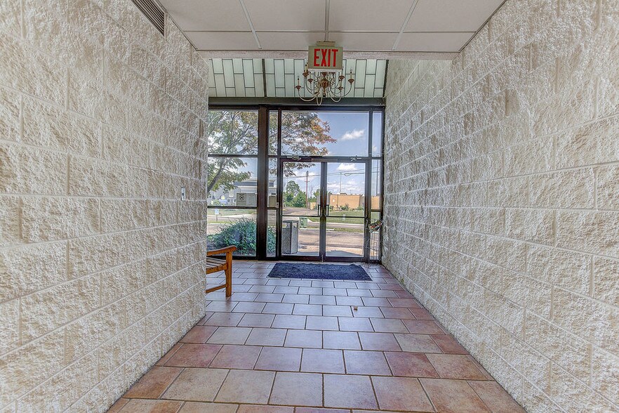 More Photos Of 375 Glensprings Dr, Springdale Office For Sale