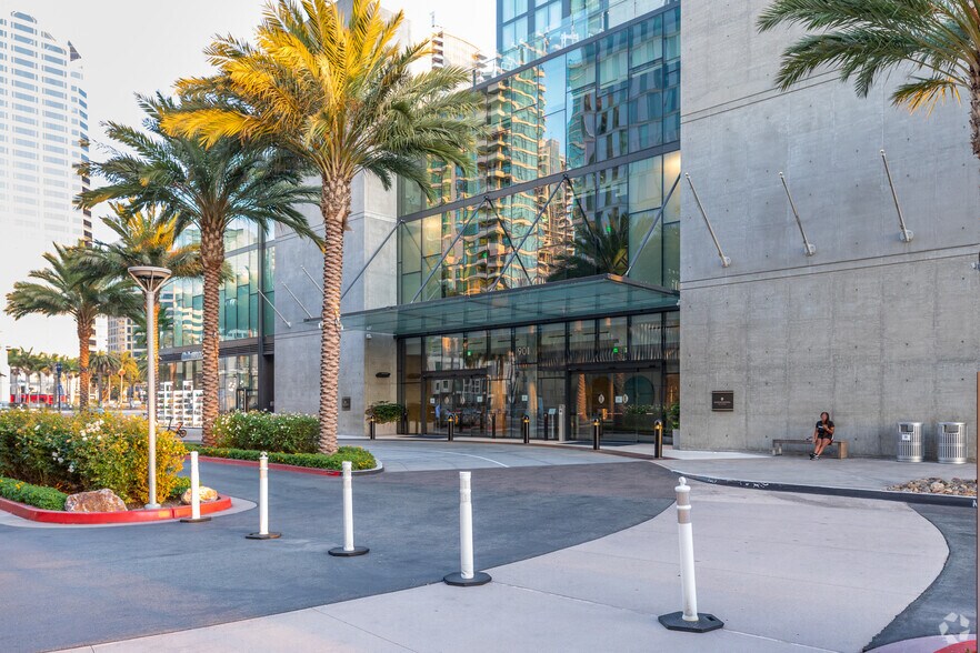 More Photos Of 901 Bayfront Ct, San Diego Hotel For Lease