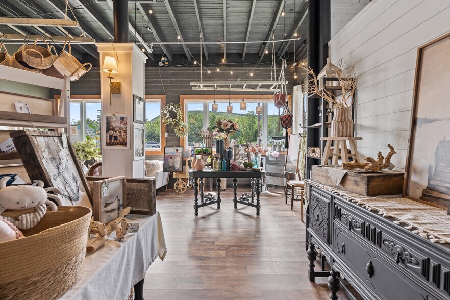 More Photos Of 500 Bridge St, Weissport Restaurant For Sale