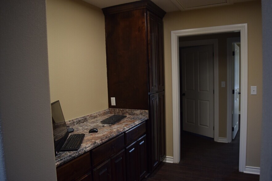 More Photos Of 9701 FM 307, Midland Flex For Lease