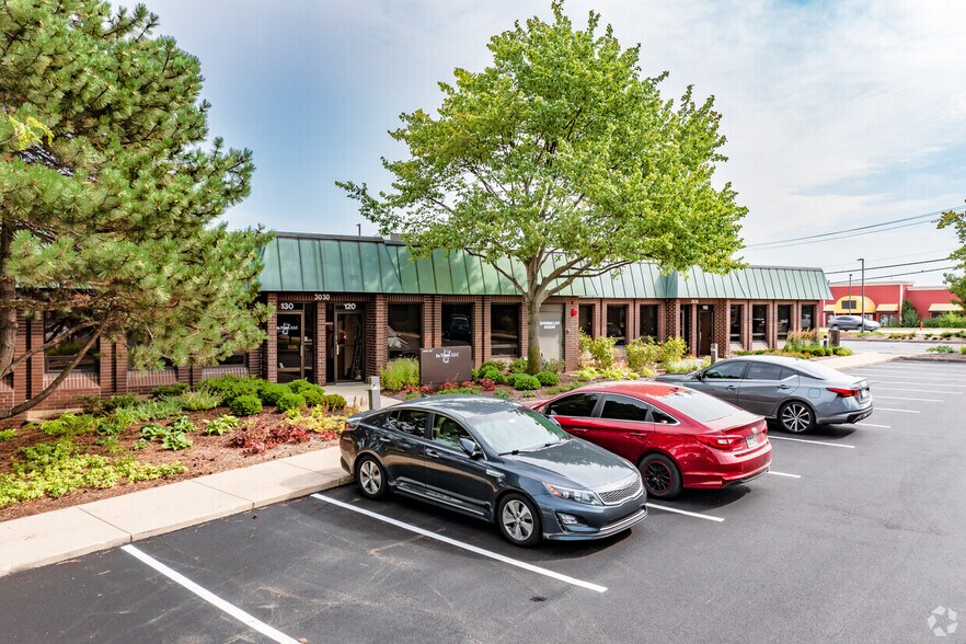 More Photos Of 3030-3140 Finley Rd, Downers Grove Unknown For Lease