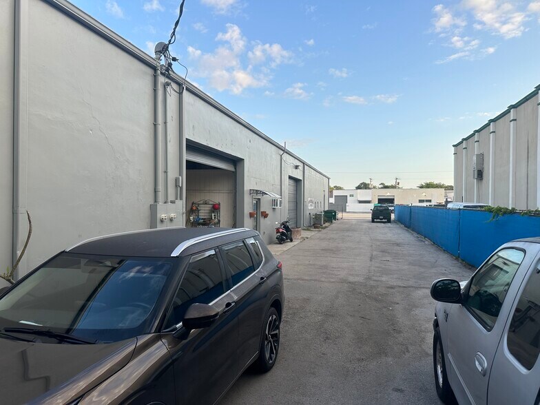 More Photos Of 170 NW 16th St, Boca Raton Warehouse For Sale
