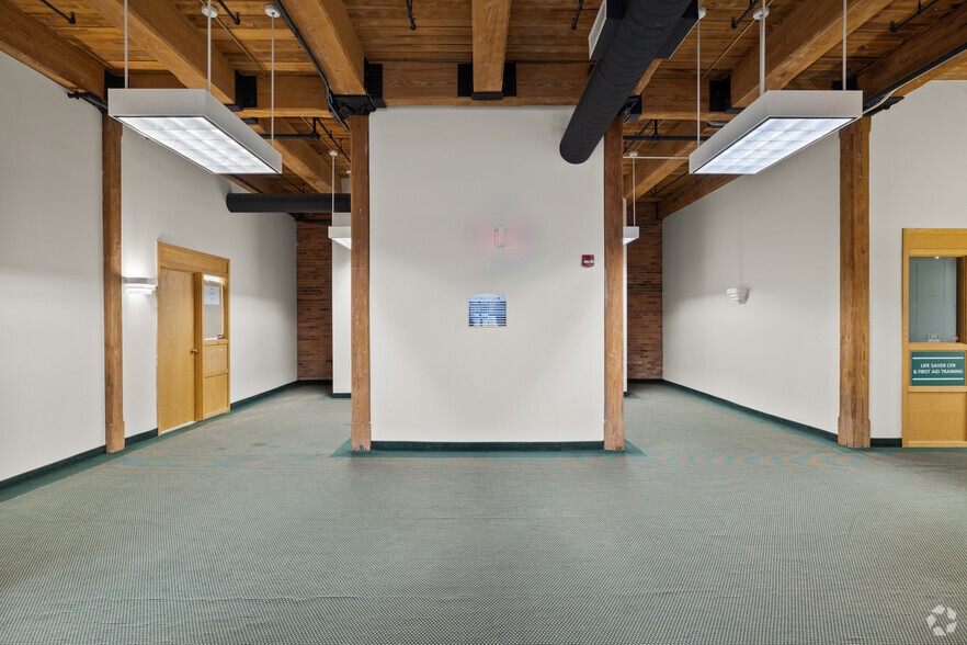 More Photos Of 290 Pratt St, Meriden Light Manufacturing For Lease