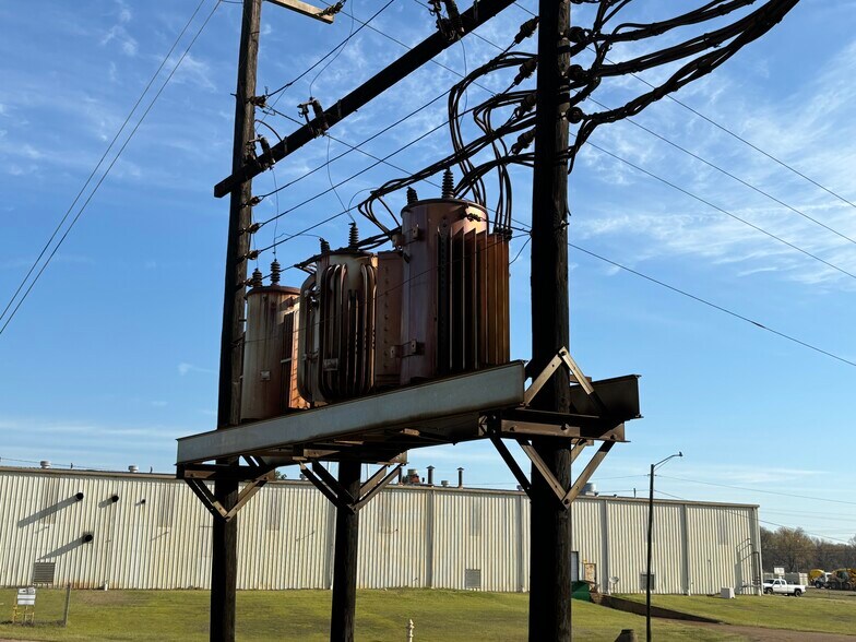 More Photos Of 400 E Industrial Park Rd, Holly Springs Manufacturing For Lease