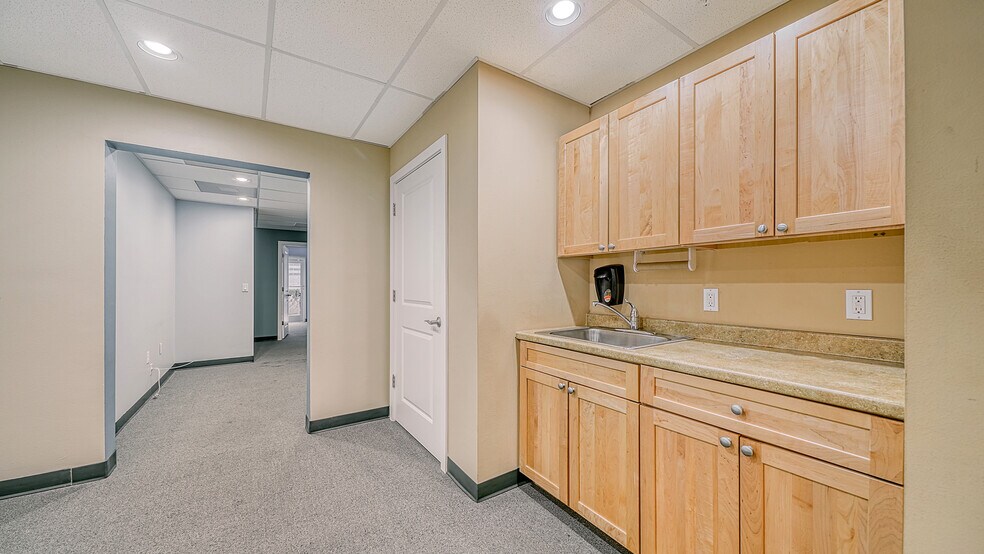 More Photos Of 7316-7320 Delainey Ct E, Sarasota Office Residential For Sale