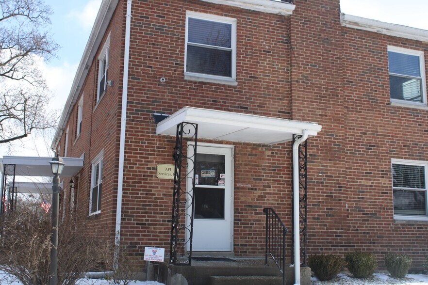 More Photos Of 867 High St, Worthington Office For Lease