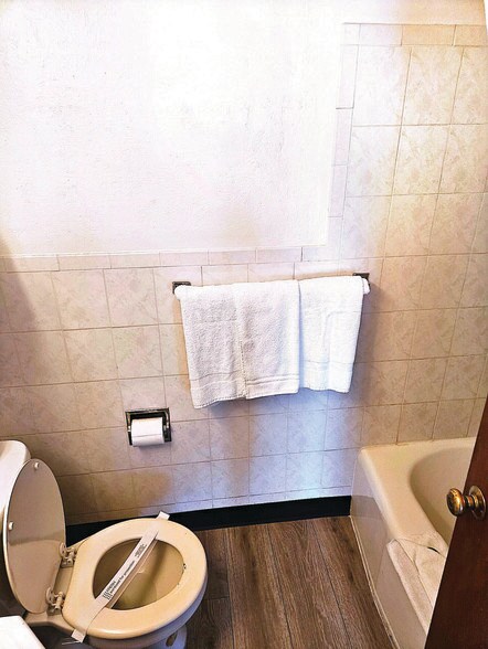 More Photos Of 1445 S 2nd St, Raton Hotel For Sale