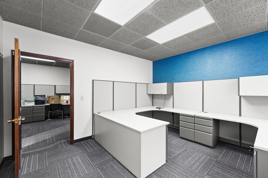 More Photos Of 4800 Lamar Ave, Mission Office For Lease