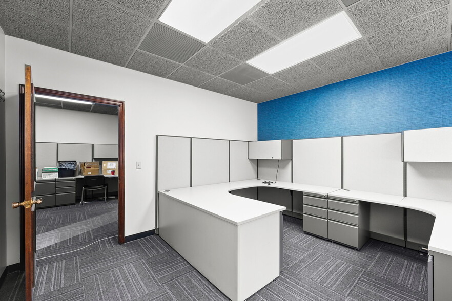 More Photos Of 4800 Lamar Ave, Mission Office For Lease