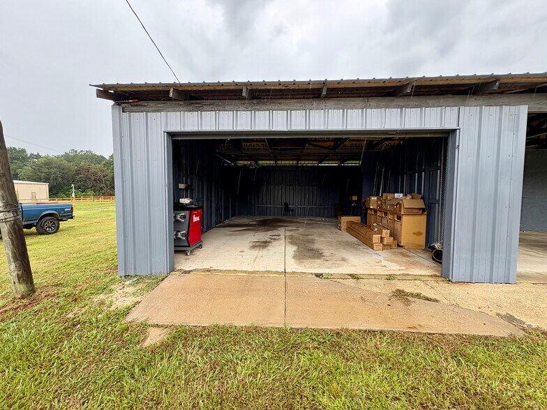 More Photos Of 6490 US-29 Hwy, Molino Auto Repair For Lease