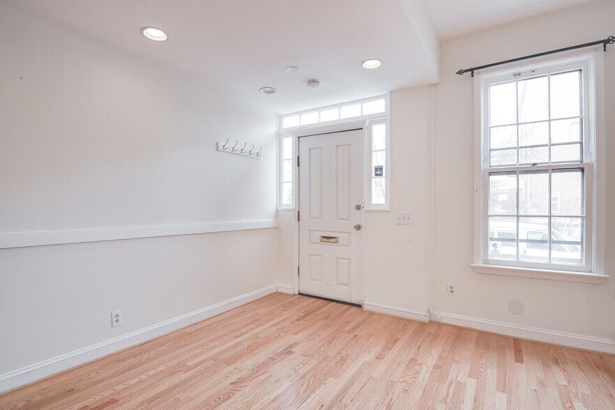 More Photos Of 1804 T St NW, Washington Office For Lease