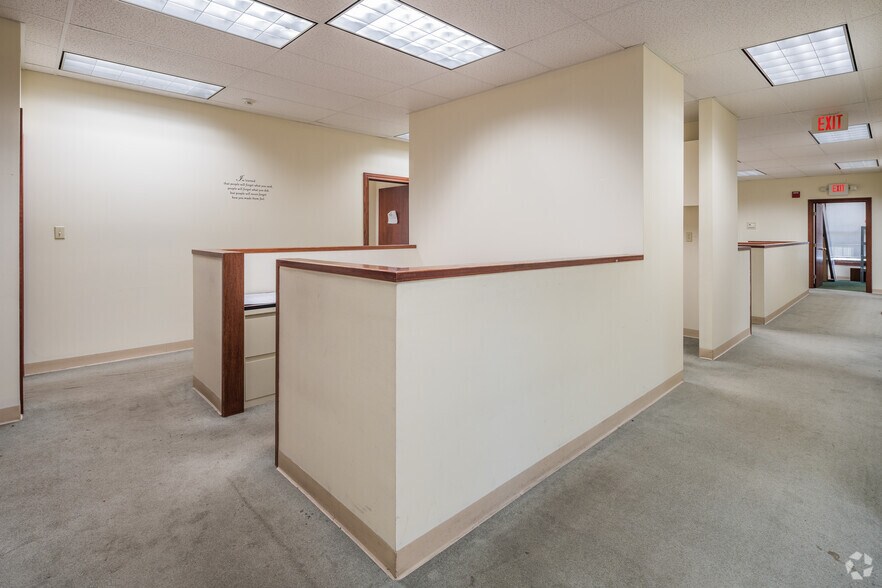 More Photos Of 3890 N Illinois St, Swansea Medical For Lease