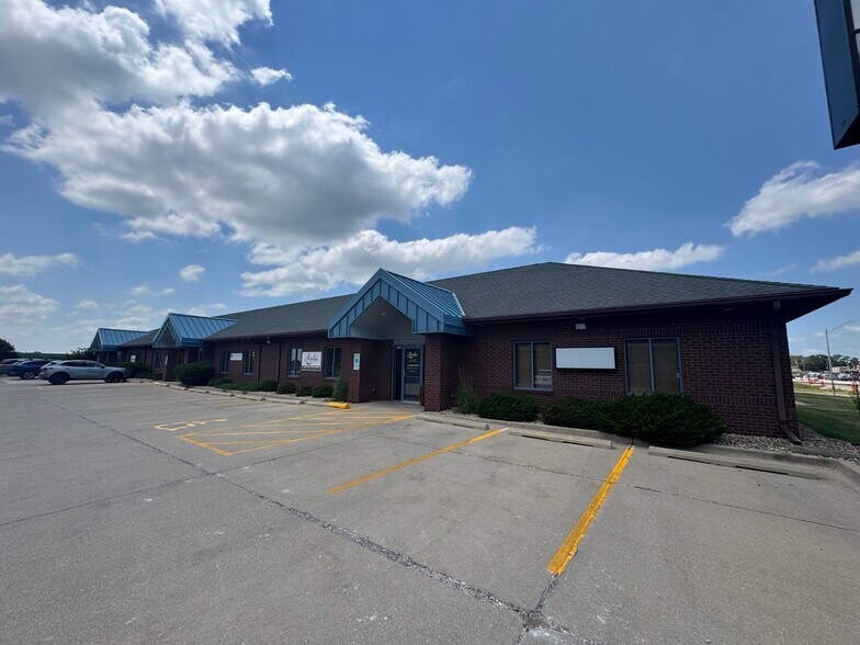 More Photos Of 2309 E Empire St, Bloomington Office For Lease