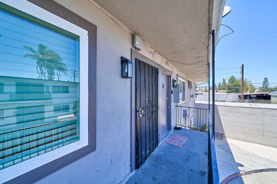 More Photos Of 2001 W Myrtle St, Santa Ana Apartments For Sale