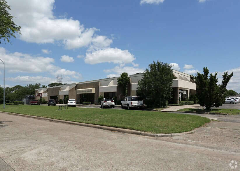 Primary Photo Of 10850 Wilcrest Dr, Houston Light Distribution For Lease