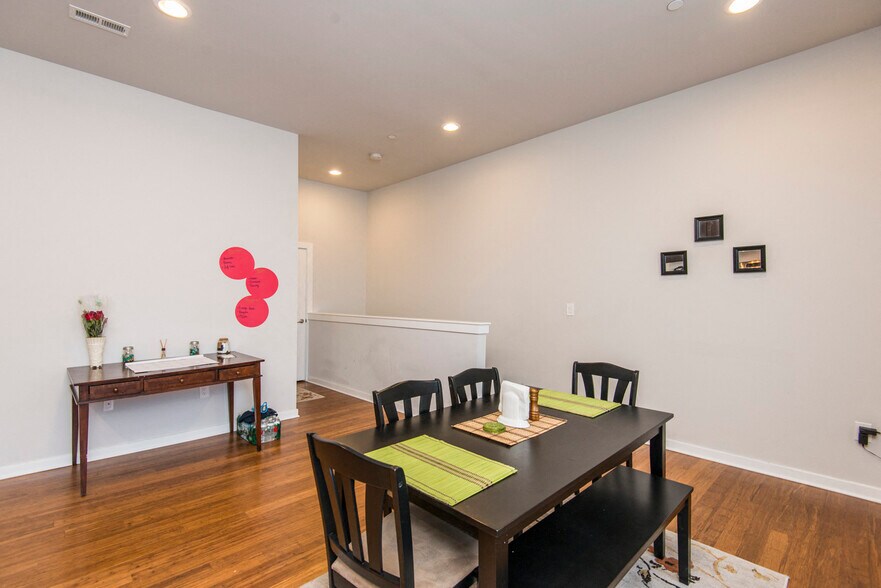 More Photos Of 4619 Woodland Ave, Philadelphia Apartments For Lease